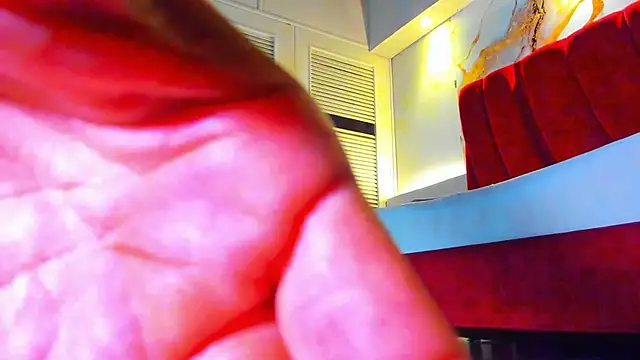 MAISE HILL1 online show from 10-17-25, 01:24