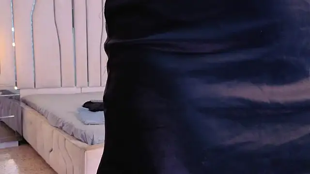 MAISE HILL1 online show from 04-15-26, 01:15