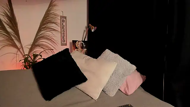 Snapshot of Serenity_Day chatting on 09-09-25, 01:05 Serenity Day online show from 09-09-25, 01:05