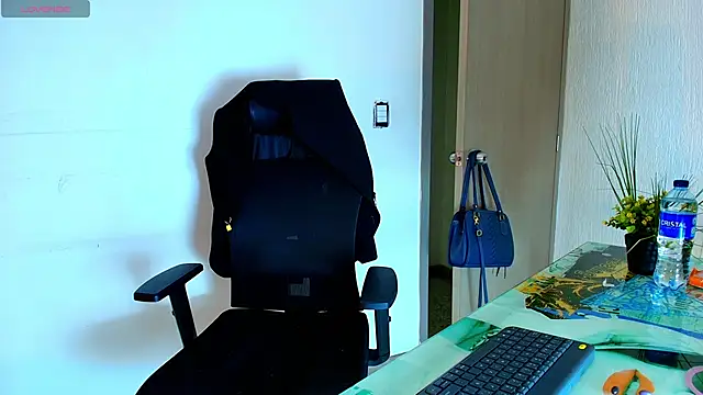 Zuzana21 online show from 11-27-25, 01:00