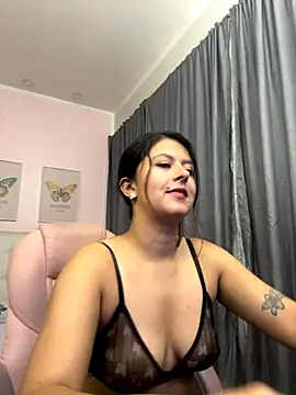 Snapshot of liss_black chatting on 10-06-25, 04:02 liss black online show from 10-06-25, 04:02