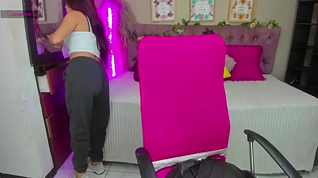 Lia Keen online show from 11-22-25, 12:59