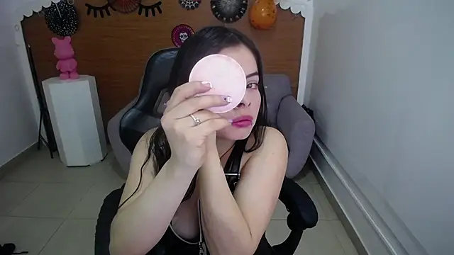 Chinatsu t online show from 10-24-25, 12:48