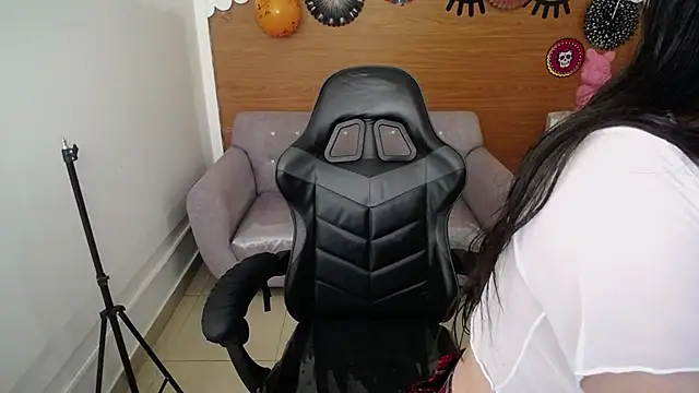 Chinatsu t online show from 10-27-25, 12:50