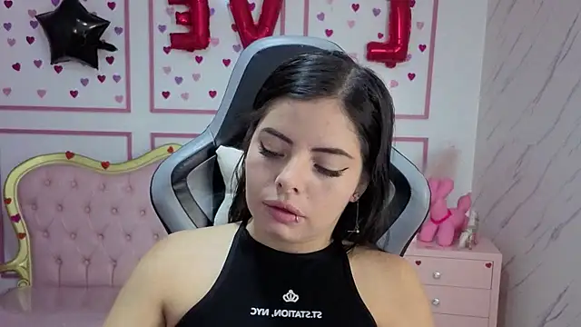 Chinatsu t online show from 03-13-26, 12:43