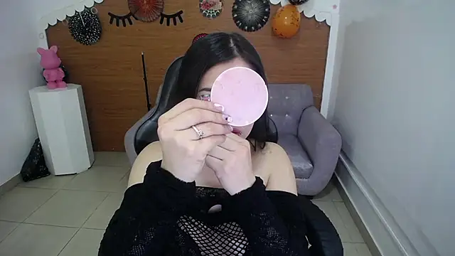 Chinatsu t online show from 10-23-25, 12:48