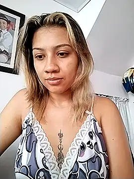 Snapshot of nina_carther chatting on 02-26-25, 01:43 nina carther online show from 02-26-25, 01:43