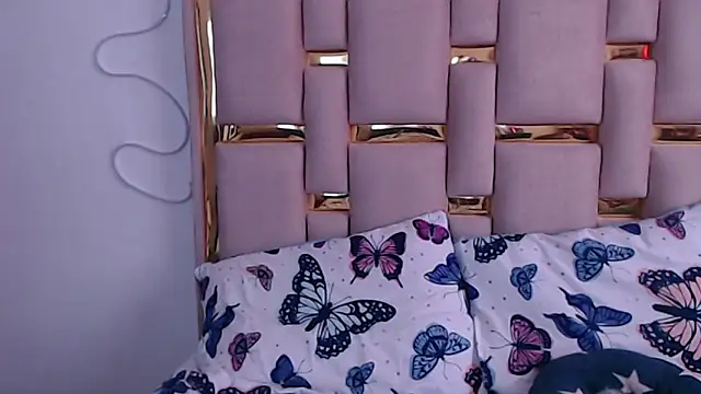 nina carther online show from 10-29-25, 01:21