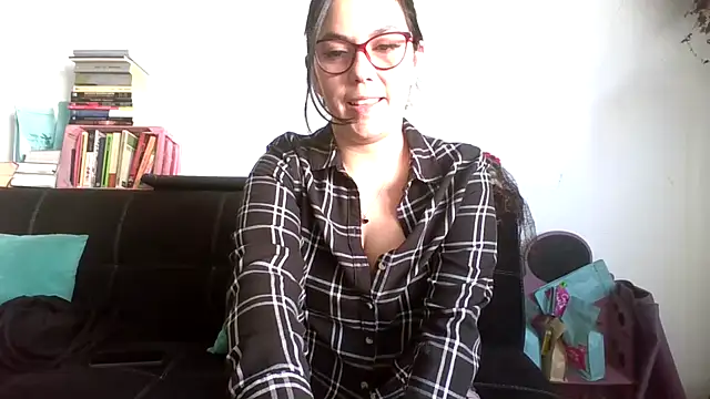 Tiramisu89 online show from 10-29-25, 06:07