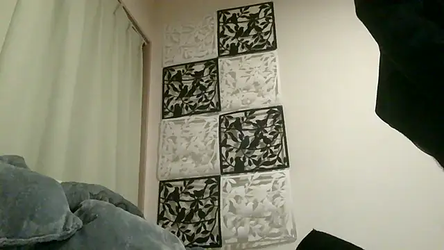 Snapshot of UKI06 chatting on 03-06-25, 01:35 UKI06 online show from 03-06-25, 01:35