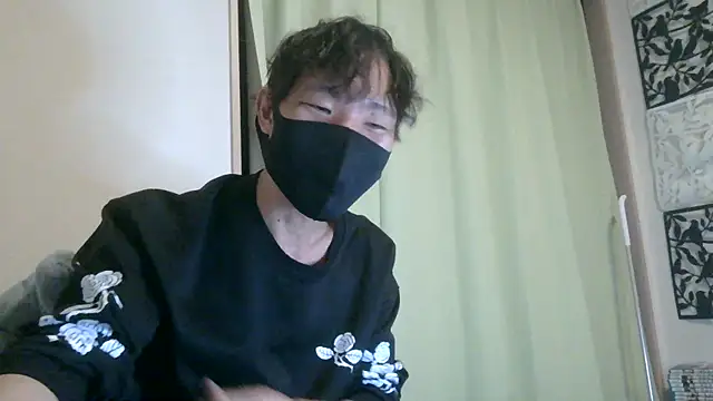 Snapshot of UKI06 chatting on 12-14-24, 02:42 UKI06 online show from 12-14-24, 02:42