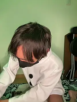 Snapshot of UKI06 chatting on 12-21-24, 02:15 UKI06 online show from 12-21-24, 02:15