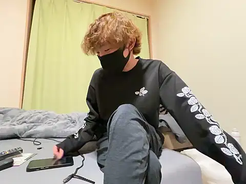 Snapshot of UKI06 chatting on 12-22-25, 03:23 UKI06 online show from 12-22-25, 03:23