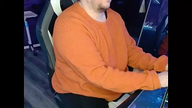 Snapshot of tuxedomasc_95 chatting on 02-19-25, 12:57 tuxedomasc 95 online show from 02-19-25, 12:57