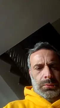 Snapshot of Gianlucazeis chatting on 12-15-25, 02:45 Gianlucazeis online show from 12-15-25, 02:45
