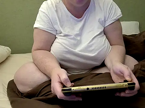 Snapshot of MarthaBriest chatting on 10-04-25, 10:00 MarthaBriest online show from 10-04-25, 10:00