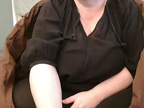 Snapshot of MarthaBriest chatting on 03-04-25, 10:24 MarthaBriest online show from 03-04-25, 10:24
