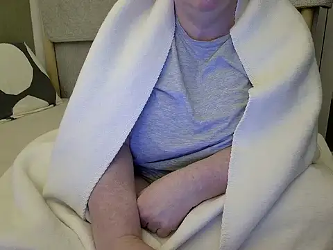 Snapshot of MarthaBriest chatting on 10-11-25, 04:46 MarthaBriest online show from 10-11-25, 04:46