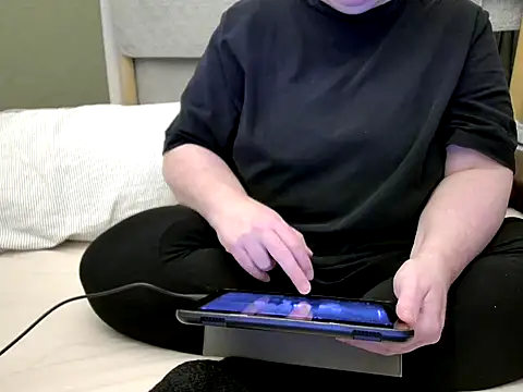 MarthaBriest online show from 04-17-26, 02:14