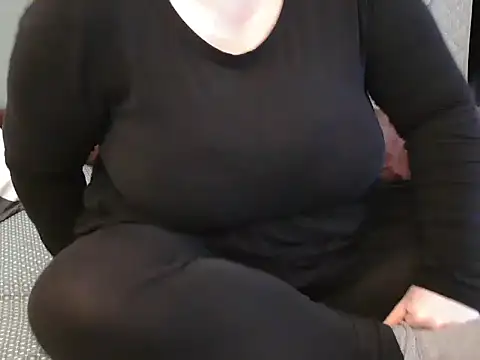 Snapshot of MarthaBriest chatting on 03-04-25, 06:37 MarthaBriest online show from 03-04-25, 06:37