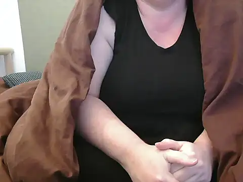 Snapshot of MarthaBriest chatting on 03-19-25, 11:06 MarthaBriest online show from 03-19-25, 11:06