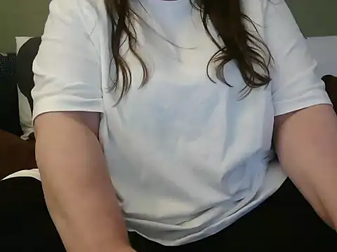 Snapshot of MarthaBriest chatting on 03-07-25, 12:23 MarthaBriest online show from 03-07-25, 12:23