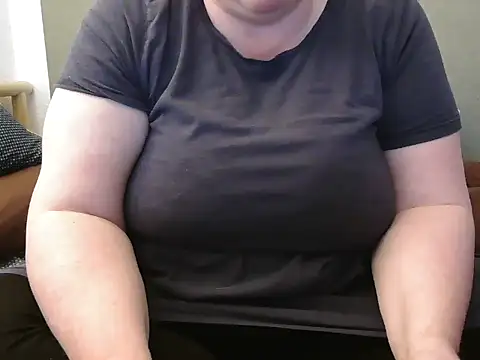 Snapshot of MarthaBriest chatting on 03-08-25, 04:17 MarthaBriest online show from 03-08-25, 04:17