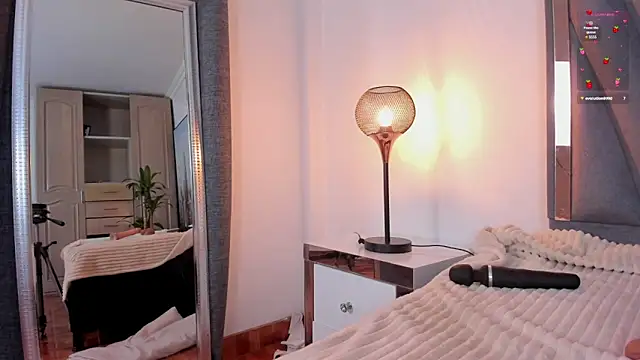 Snapshot of megansky18 chatting on 02-19-25, 11:04 megansky18 online show from 02-19-25, 11:04