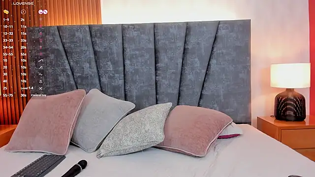 Snapshot of pretty_sunlight_ chatting on 02-19-25, 04:55 pretty sunlight online show from 02-19-25, 04:55