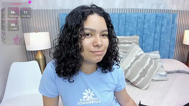 Snapshot of pretty_sunlight_ chatting on 10-12-25, 01:51 pretty sunlight online show from 10-12-25, 01:51