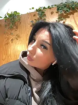 Snapshot of Tisha_Busty chatting on 03-18-25, 01:23 Tisha Busty online show from 03-18-25, 01:23