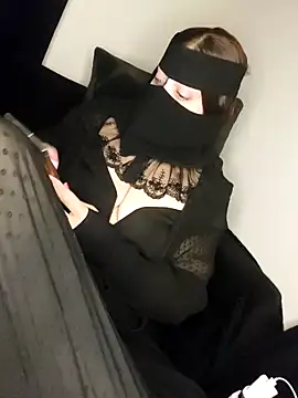 Snapshot of -Arab_milf- chatting on 10-12-25, 06:20 -Arab milf- online show from 10-12-25, 06:20