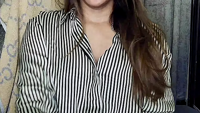 Snapshot of MIss-Naina chatting on 07-13-26, 09:14 MIss-Naina online show from 07-13-26, 09:14