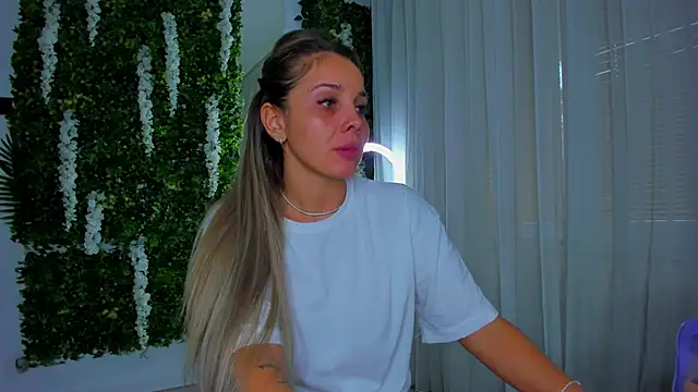 VivienCarter online show from 10-04-25, 12:17