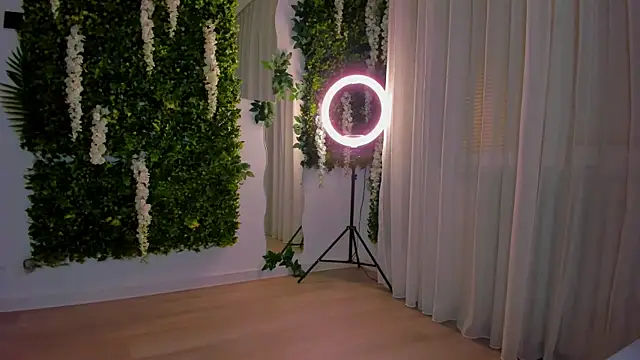 VivienCarter online show from 10-14-25, 05:24