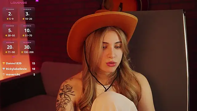 EllieCutes online show from 03-10-25, 09:34