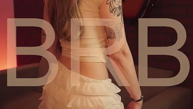 EllieCutes online show from 12-22-25, 05:18