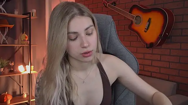 EllieCutes online show from 04-12-26, 09:34