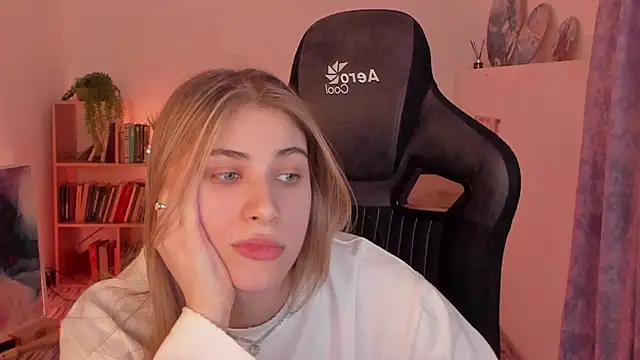 EllieCutes online show from 03-20-25, 11:49