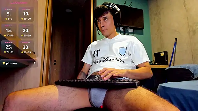 Huge latin cock online show from 06-26-26, 12:16