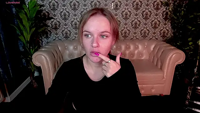 Snapshot of MaribelRiverr_ chatting on 09-21-25, 05:23 MaribelRiverr online show from 09-21-25, 05:23