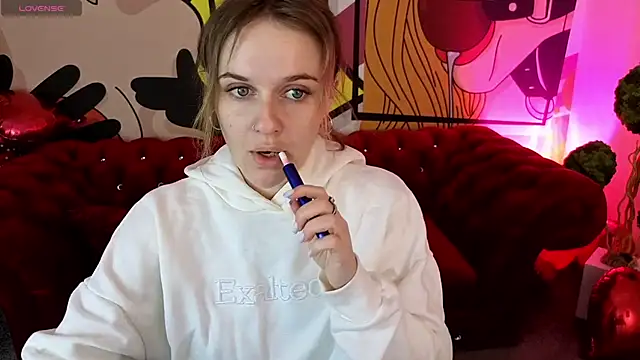 Snapshot of MaribelRiverr_ chatting on 03-27-26, 06:33 MaribelRiverr online show from 03-27-26, 06:33