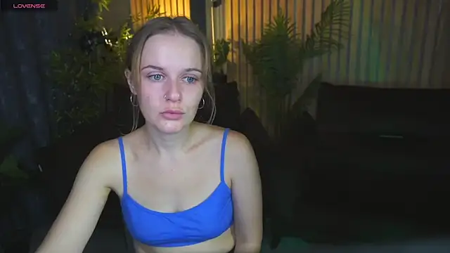 Snapshot of MaribelRiverr_ chatting on 10-17-25, 05:44 MaribelRiverr online show from 10-17-25, 05:44