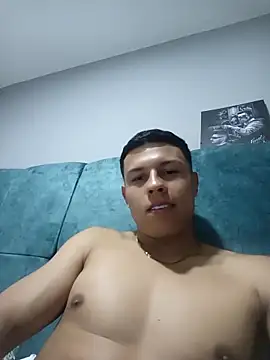 Snapshot of yanfreder01 chatting on 10-31-25, 12:51 yanfreder01 online show from 10-31-25, 12:51