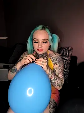 Alissabluesc online show from 04-24-26, 08:11