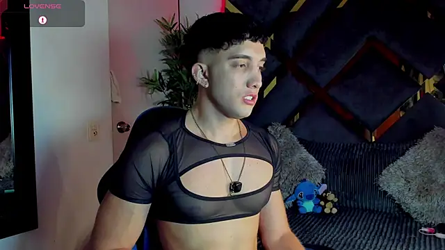 Snapshot of jeicob_stone chatting on 06-25-26, 01:25 jeicob stone online show from 06-25-26, 01:25