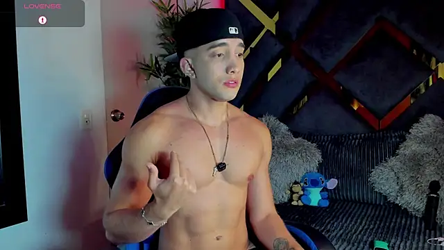 Snapshot of jeicob_stone chatting on 06-26-26, 04:40 jeicob stone online show from 06-26-26, 04:40