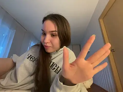 Roxie Mils online show from 12-20-25, 08:06