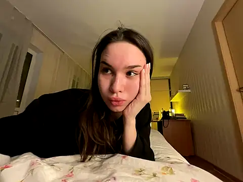 Roxie Mils online show from 12-13-25, 10:05