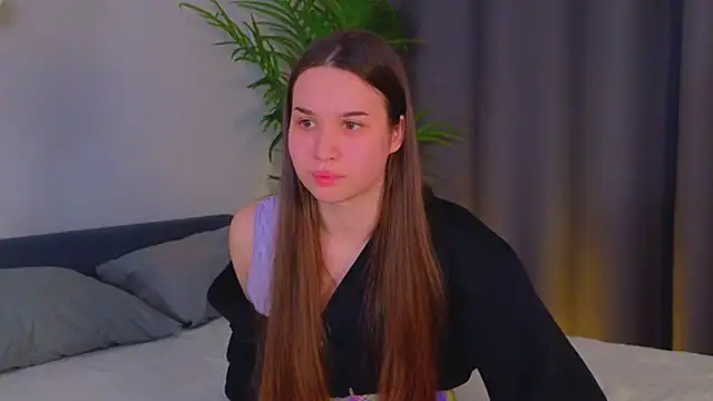 Snapshot of Roxie_Mils chatting on 01-25-25, 06:24 Roxie Mils online show from 01-25-25, 06:24